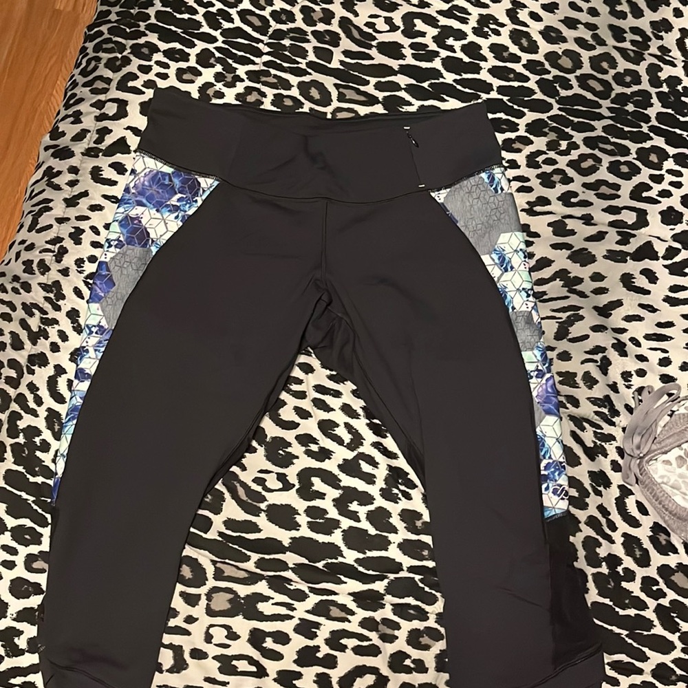 Carrie Underwood workout capris